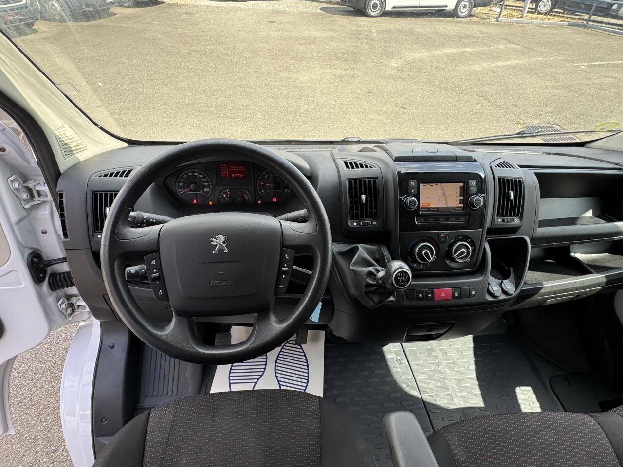 PEUGEOT boxer 333 L2H2 2.2 BLUEHDI S&S 140CH ASPHALT - Furgão: foto 3 PEUGEOT boxer 333 L2H2 2.2 BLUEHDI S&S 140CH ASPHALT - Furgão: foto 3