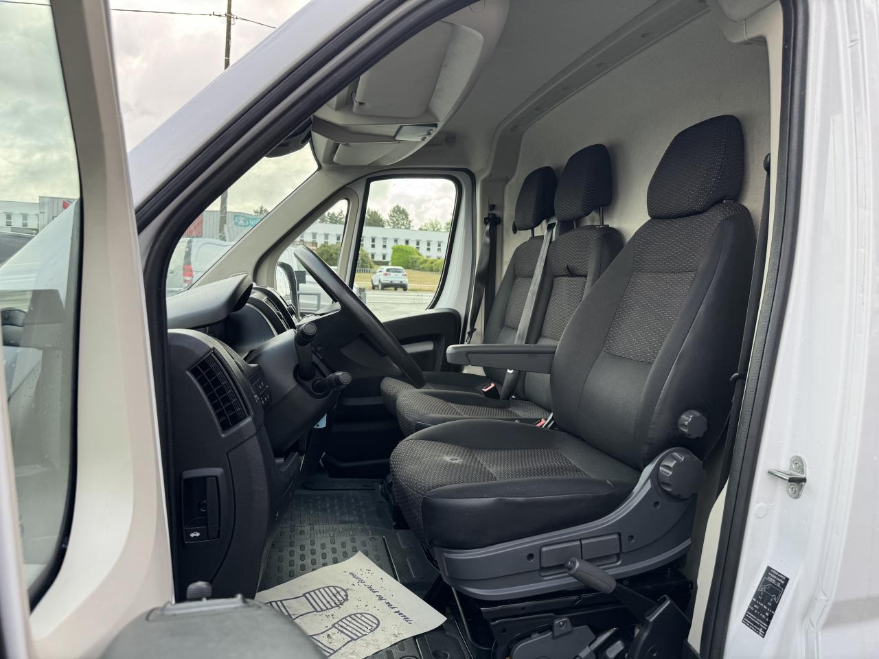 PEUGEOT boxer 333 L2H2 2.2 BLUEHDI S&S 140CH ASPHALT - Furgão: foto 4 PEUGEOT boxer 333 L2H2 2.2 BLUEHDI S&S 140CH ASPHALT - Furgão: foto 4