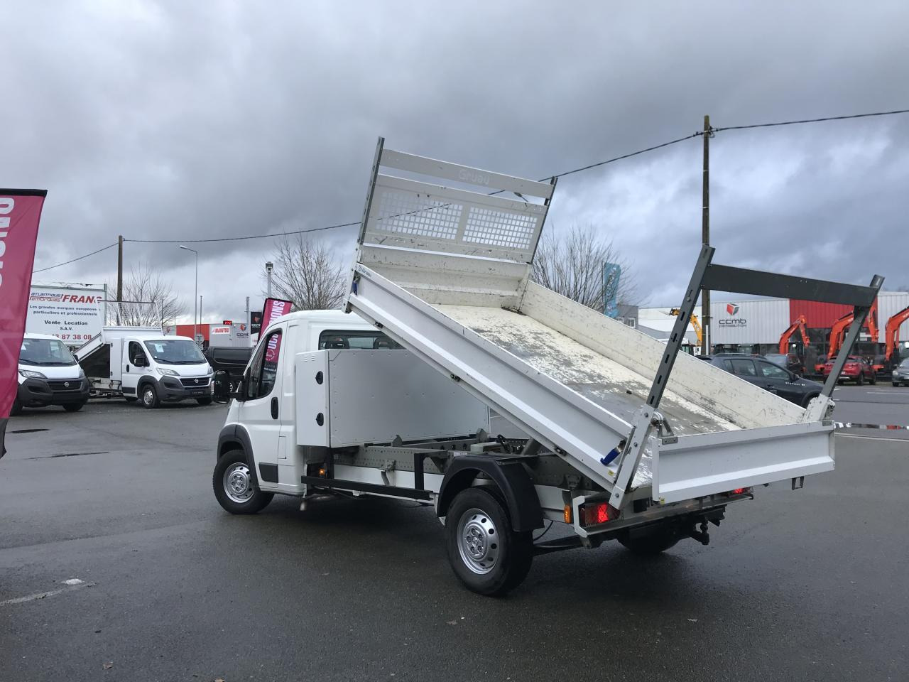 Peugeot Boxer ASPHALT 335 L3 2.2 BlueHDi S&S - 165 III CHASSIS CABINE BENNE COFFRE - Carrinha basculante: foto 4 Peugeot Boxer ASPHALT 335 L3 2.2 BlueHDi S&S - 165 III CHASSIS CABINE BENNE COFFRE - Carrinha basculante: foto 4