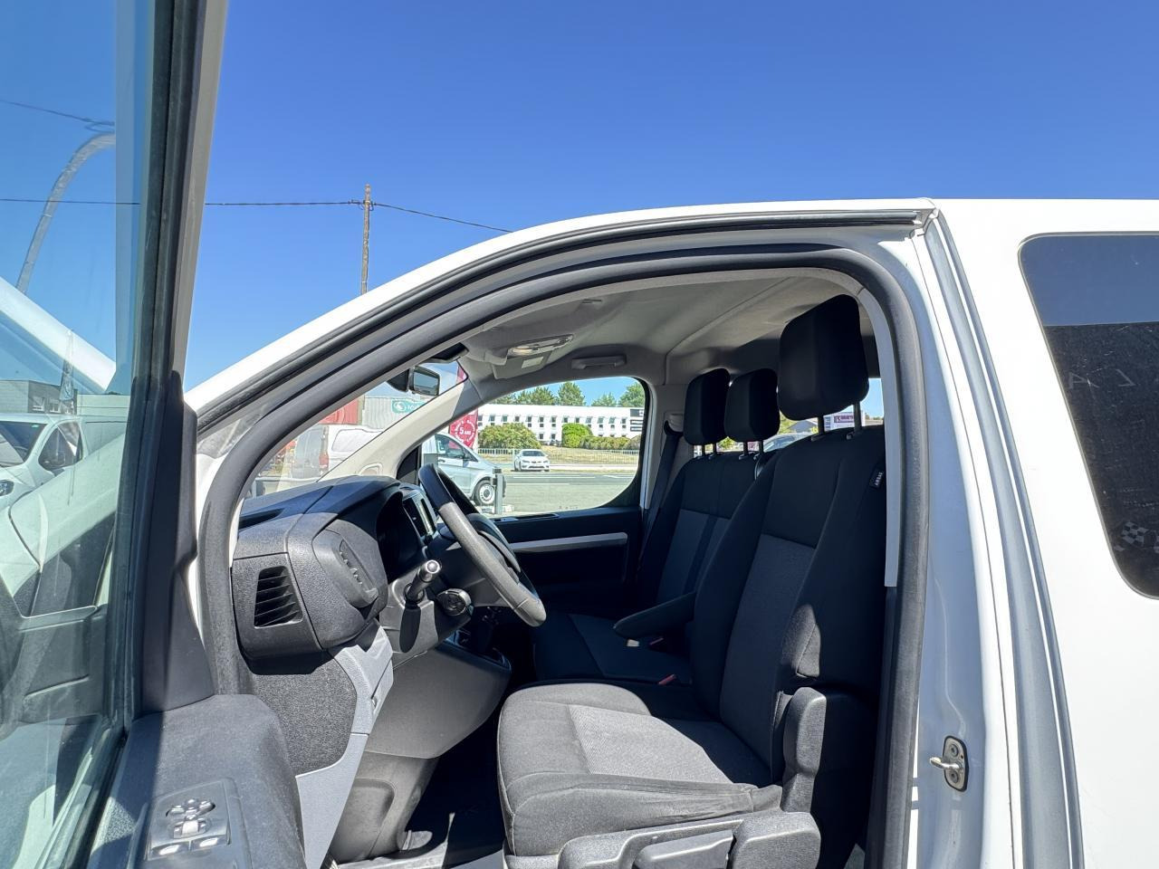 Peugeot Expert Standard 2.0 BlueHDI 150 S&S CABINE APPROFONDIE 6 PLACES - Carrinha cabine dupla: foto 4 Peugeot Expert Standard 2.0 BlueHDI 150 S&S CABINE APPROFONDIE 6 PLACES - Carrinha cabine dupla: foto 4