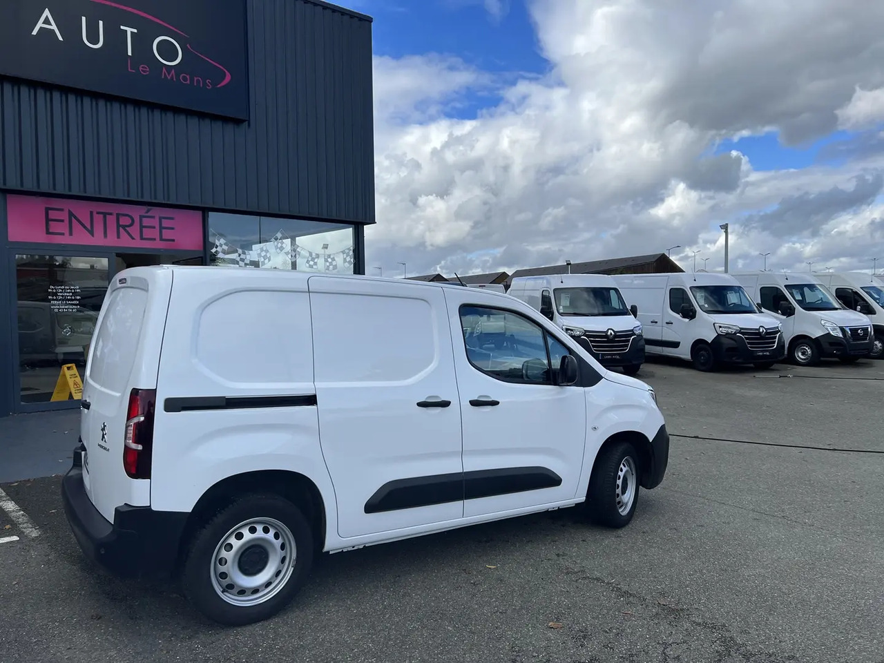 Peugeot Partner STANDARD 650KG BLUEHDI 130CH S&S PREMIUM EAT8 - Furgão compacto: foto 5 Peugeot Partner STANDARD 650KG BLUEHDI 130CH S&S PREMIUM EAT8 - Furgão compacto: foto 5