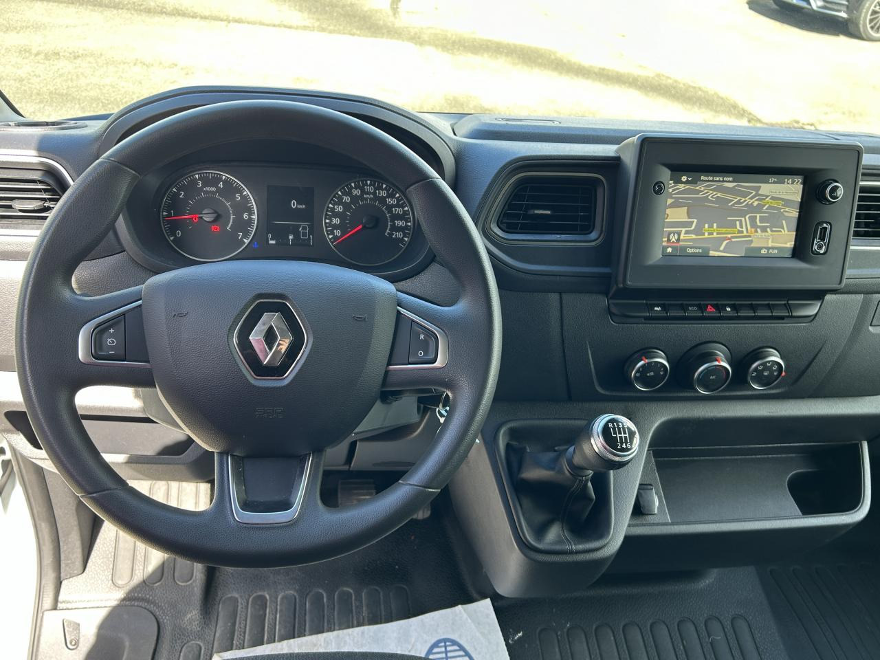 RENAULT Master Confort F3500 L3H2 2.3 dCi - 135 III CABINE APPROFONDIE Cabine approfondie L3H2 Traction PHA - Furgão: foto 5 RENAULT Master Confort F3500 L3H2 2.3 dCi - 135 III CABINE APPROFONDIE Cabine approfondie L3H2 Traction PHA - Furgão: foto 5