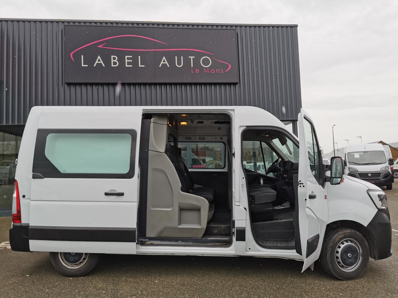 RENAULT Master Grand Confort F3500 L2H2 2.3 Blue dCi - 150 III CABINE APPROFONDIE Cabine approfondie L2H2 T - Furgão: foto 1 RENAULT Master Grand Confort F3500 L2H2 2.3 Blue dCi - 150 III CABINE APPROFONDIE Cabine approfondie L2H2 T - Furgão: foto 1
