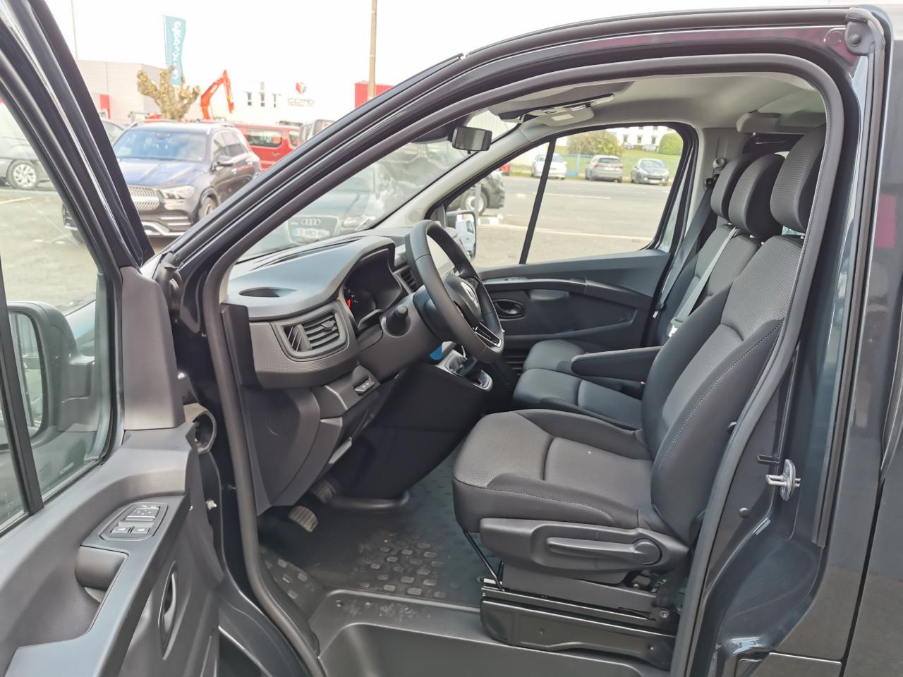 RENAULT Trafic L2 2.0 Energy dCi - 150 - S&S - BV EDC Euro 6e III COMBI Combi Intens L2H1 PHASE 3 - Furgão de passageiros: foto 5 RENAULT Trafic L2 2.0 Energy dCi - 150 - S&S - BV EDC Euro 6e III COMBI Combi Intens L2H1 PHASE 3 - Furgão de passageiros: foto 5