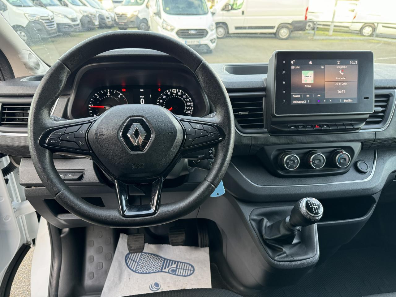 RENAULT Trafic L2H1 3000 Kg 2.0 Blue dCi - 130 III FOURGON Fourgon Grand Confort L2H1 PHASE 3 - Furgão: foto 4 RENAULT Trafic L2H1 3000 Kg 2.0 Blue dCi - 130 III FOURGON Fourgon Grand Confort L2H1 PHASE 3 - Furgão: foto 4