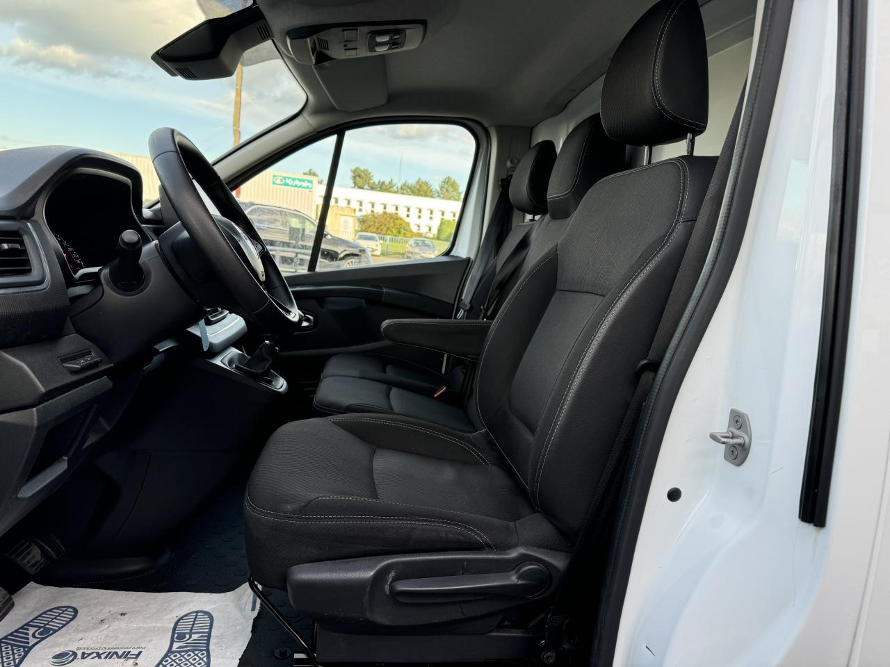 RENAULT Trafic L2H1 3000 Kg 2.0 Blue dCi - 130 III FOURGON Fourgon Grand Confort L2H1 PHASE 3 - Furgão: foto 5 RENAULT Trafic L2H1 3000 Kg 2.0 Blue dCi - 130 III FOURGON Fourgon Grand Confort L2H1 PHASE 3 - Furgão: foto 5