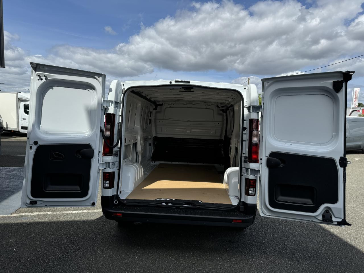 RENAULT Trafic L2H1 3000 Kg 2.0 Blue dCi - 170 2024 III FOURGON Fourgon Advance L2H1 PHASE 3 - Furgão: foto 4 RENAULT Trafic L2H1 3000 Kg 2.0 Blue dCi - 170 2024 III FOURGON Fourgon Advance L2H1 PHASE 3 - Furgão: foto 4