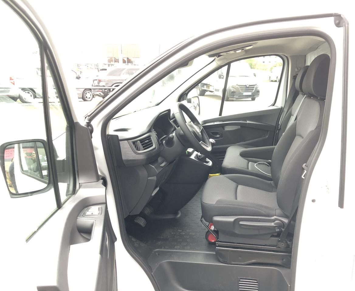 RENAULT Trafic L2H1 3000 Kg 2.0 Blue dCi 170ch ADVANCE - Furgão: foto 5 RENAULT Trafic L2H1 3000 Kg 2.0 Blue dCi 170ch ADVANCE - Furgão: foto 5