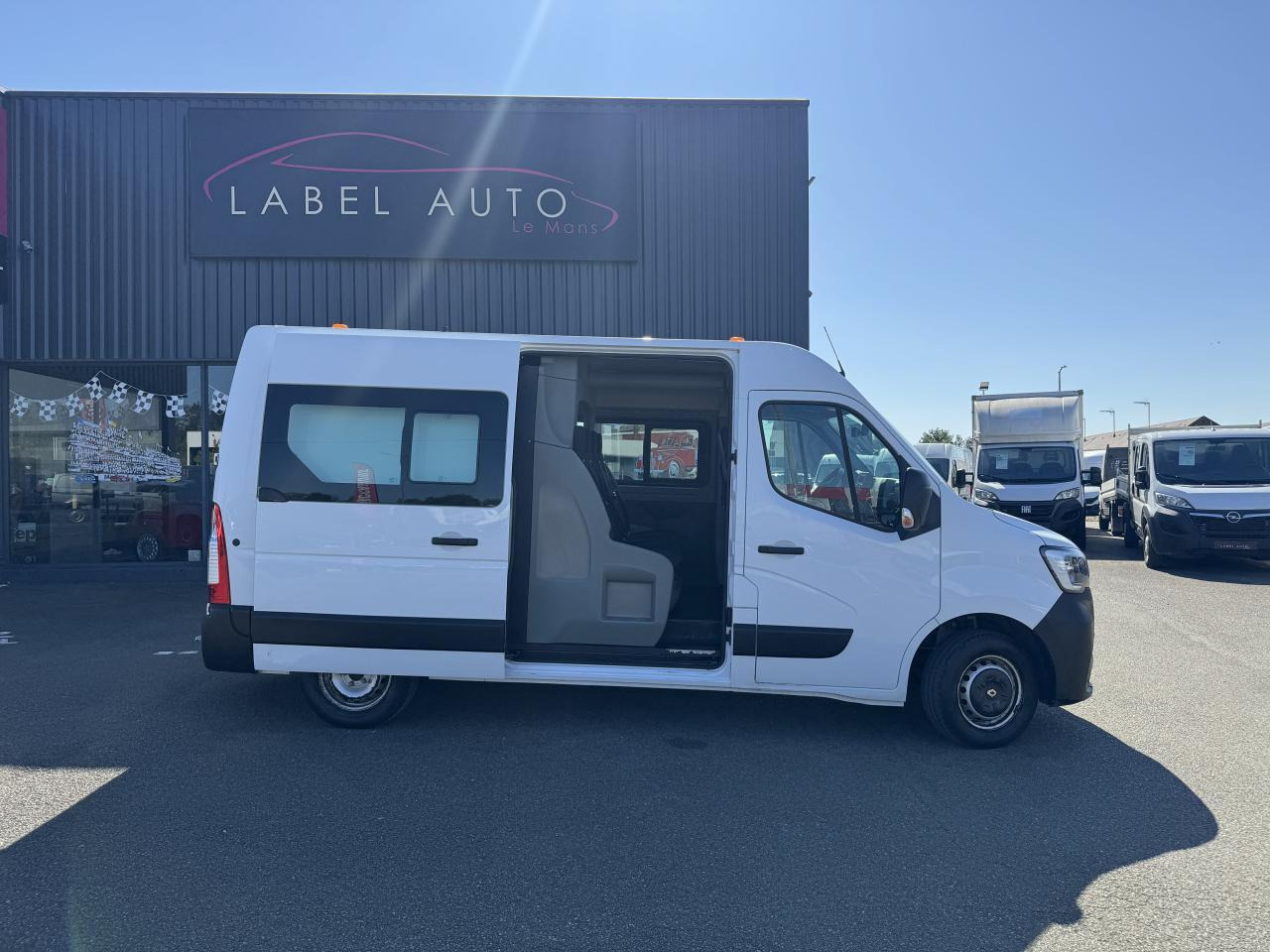 Renault Master 7 PLACES Confort F3300 L2H2 2.3 dCi - 135 III CABINE APPROFONDIE Cabine approfondie L2H2 Tra - Carrinha cabine dupla: foto 1 Renault Master 7 PLACES Confort F3300 L2H2 2.3 dCi - 135 III CABINE APPROFONDIE Cabine approfondie L2H2 Tra - Carrinha cabine dupla: foto 1