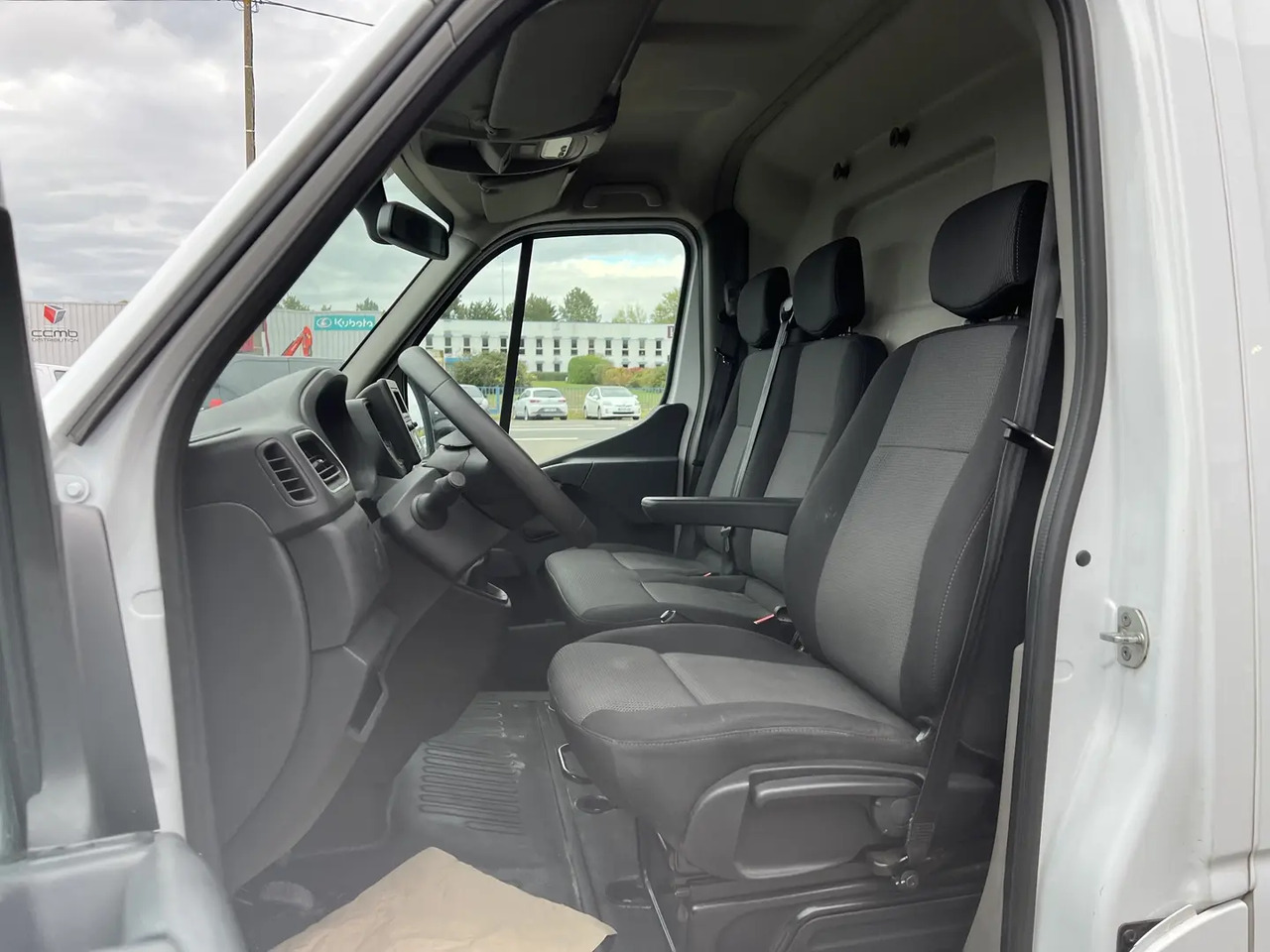 Renault Master F3300 L2H2 2.3 BLUE DCI 135CH CONFORT EURO6 - Furgão: foto 4 Renault Master F3300 L2H2 2.3 BLUE DCI 135CH CONFORT EURO6 - Furgão: foto 4