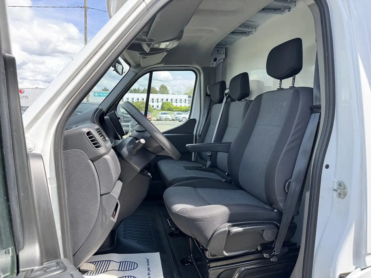Renault Master F3500 L3H1 2.3 BLUE DCI 145CH CONFORT EUROVI - Carrinha de contentor: foto 5 Renault Master F3500 L3H1 2.3 BLUE DCI 145CH CONFORT EUROVI - Carrinha de contentor: foto 5