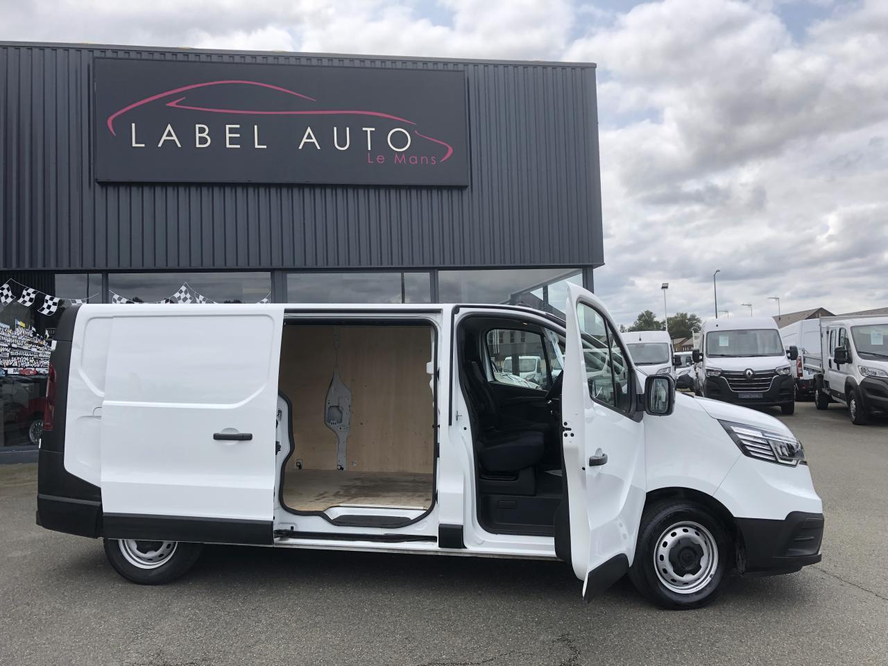 Renault Trafic L2H1 1200 Kg 2.0 Energy dCi - 145 - BV EDC III FOURGON Fourgon Confort L2H1 PHASE 2 - Furgão compacto: foto 3 Renault Trafic L2H1 1200 Kg 2.0 Energy dCi - 145 - BV EDC III FOURGON Fourgon Confort L2H1 PHASE 2 - Furgão compacto: foto 3