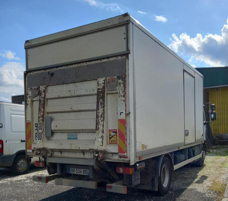 Renault D 4X2 180cv - Camião furgão: foto 3 Renault D 4X2 180cv - Camião furgão: foto 3