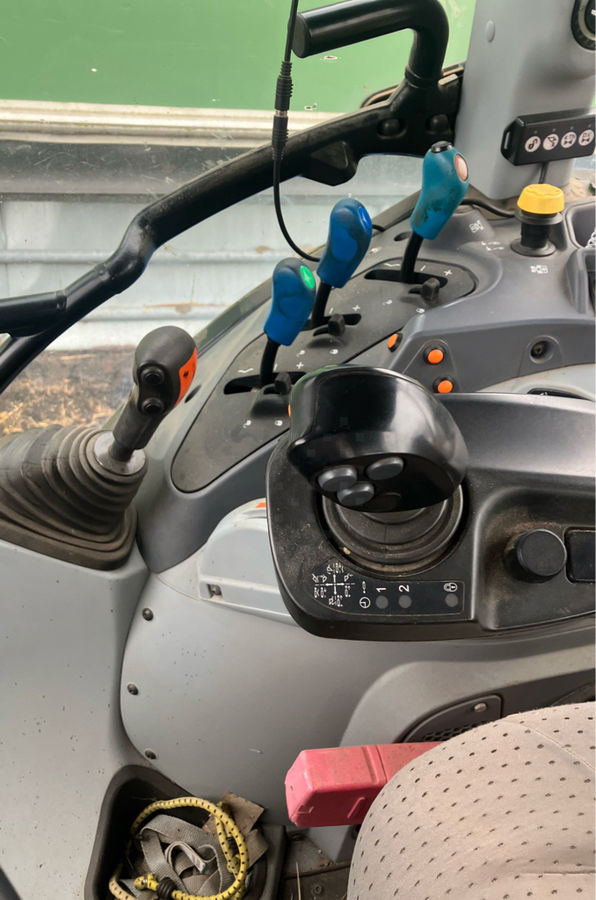 New Holland T5 120 - Trator: foto 4 New Holland T5 120 - Trator: foto 4