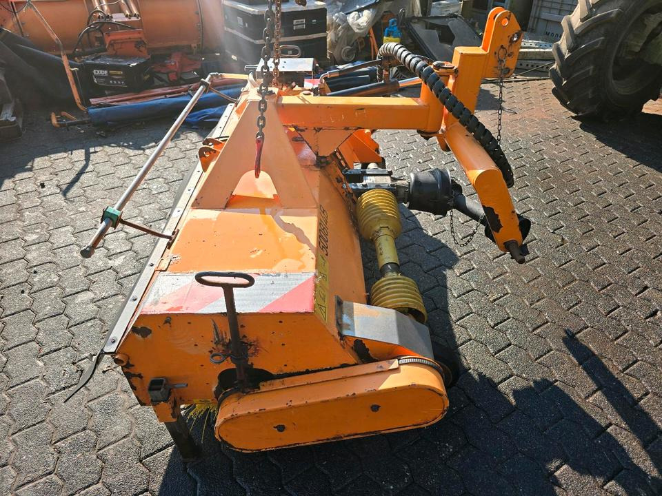 Dücker HDK 160 Kehrmaschine Straßenkehrmaschine Kehrbesen für Multicar Tremo Iseki Kubota - Vassoura: foto 4 Dücker HDK 160 Kehrmaschine Straßenkehrmaschine Kehrbesen für Multicar Tremo Iseki Kubota - Vassoura: foto 4