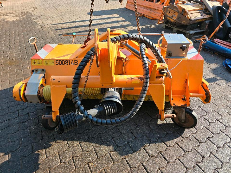 Dücker HDK 160 Kehrmaschine Straßenkehrmaschine Kehrbesen für Multicar Tremo Iseki Kubota - Vassoura: foto 2 Dücker HDK 160 Kehrmaschine Straßenkehrmaschine Kehrbesen für Multicar Tremo Iseki Kubota - Vassoura: foto 2