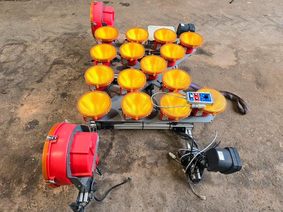 Horizont Blinkpfeinalage für Unimog mit Xenonscheinwerfer Dachträger Nissen Vz616 Funkwarnmeldeanlage passend für UGE UGN U290 U 300 400 500 405 218 219 318 319 423 427 430 527 530 Mercedes-Benz Dach - Iluminação por Máquina de construção: foto 2 Horizont Blinkpfeinalage für Unimog mit Xenonscheinwerfer Dachträger Nissen Vz616 Funkwarnmeldeanlage passend für UGE UGN U290 U 300 400 500 405 218 219 318 319 423 427 430 527 530 Mercedes-Benz Dach - Iluminação por Máquina de construção: foto 2