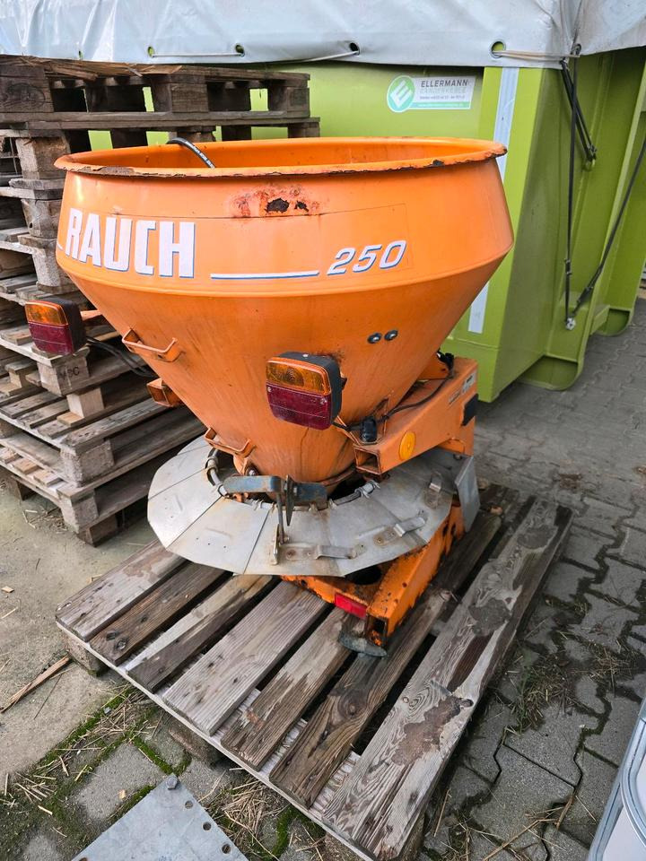 Rauch 250 Salzstreuer für Kleintraktor Iseki Kubota Winterdienst - Espalhador de areia/ Sal: foto 2 Rauch 250 Salzstreuer für Kleintraktor Iseki Kubota Winterdienst - Espalhador de areia/ Sal: foto 2