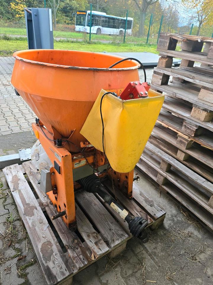 Rauch 250 Salzstreuer für Kleintraktor Iseki Kubota Winterdienst - Espalhador de areia/ Sal: foto 3 Rauch 250 Salzstreuer für Kleintraktor Iseki Kubota Winterdienst - Espalhador de areia/ Sal: foto 3