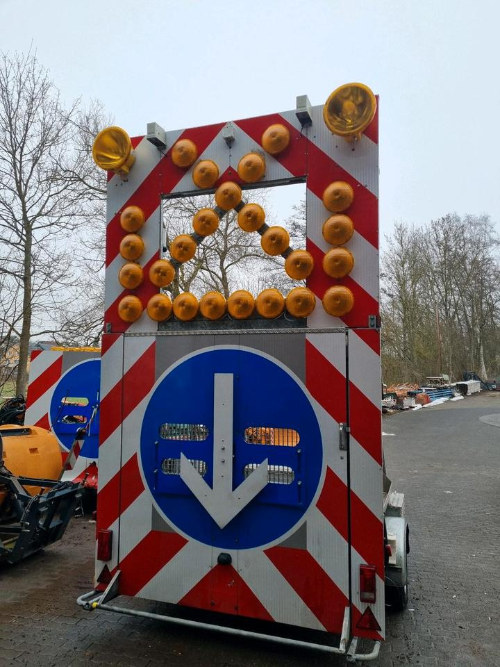 Reboque Mersch LED Absperrtafel 2017 Nissen Anlage Verkehrsleitanhänger Verkehrssicherungsanhänger Sperrwand Verkehrsleittafel Verkehrsleitanhänger: foto 7 Reboque Mersch LED Absperrtafel 2017 Nissen Anlage Verkehrsleitanhänger Verkehrssicherungsanhänger Sperrwand Verkehrsleittafel Verkehrsleitanhänger: foto 7