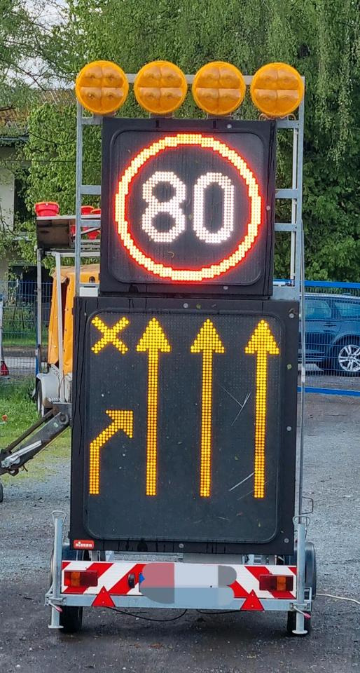 Reboque Neuwertige Nissen LED VLT Verkehrsleittafel Verkehrsleitanhänger Verkehrssicherungsanhänger Leitanhänger Leittafel Absperrtafel FAT Verkehrssicherung GPS: foto 18