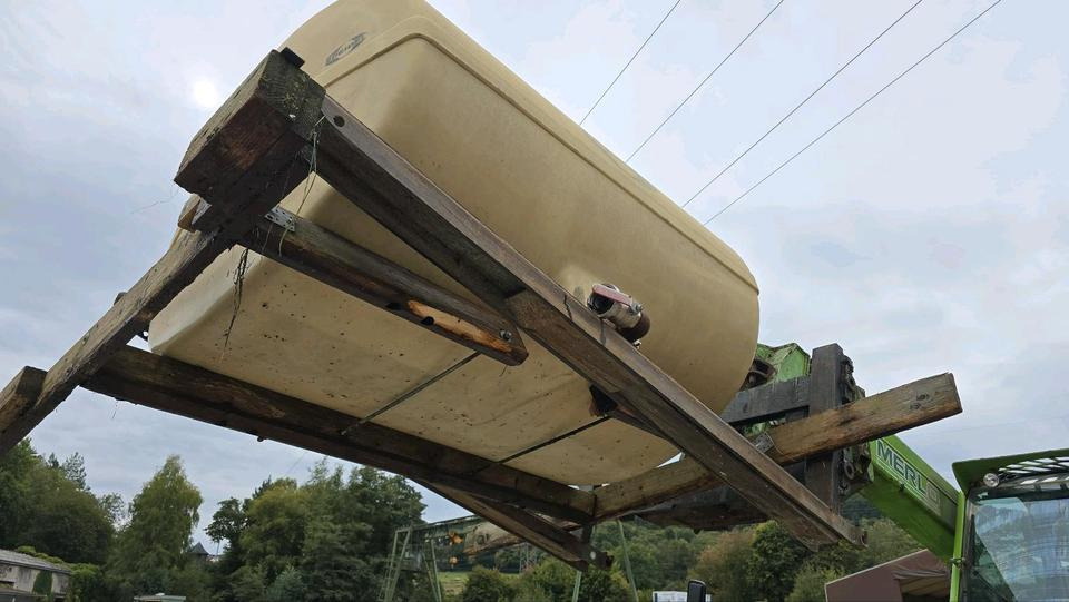 Schmidt Mulag 2m3 Wassertank Wasserfass Speidel für Unimog UGE UGN 405 U300 400 500 427 430 LKW Boschung wassertank Laugentank Bewässerung 5000liter - Contentor cisterna: foto 4 Schmidt Mulag 2m3 Wassertank Wasserfass Speidel für Unimog UGE UGN 405 U300 400 500 427 430 LKW Boschung wassertank Laugentank Bewässerung 5000liter - Contentor cisterna: foto 4