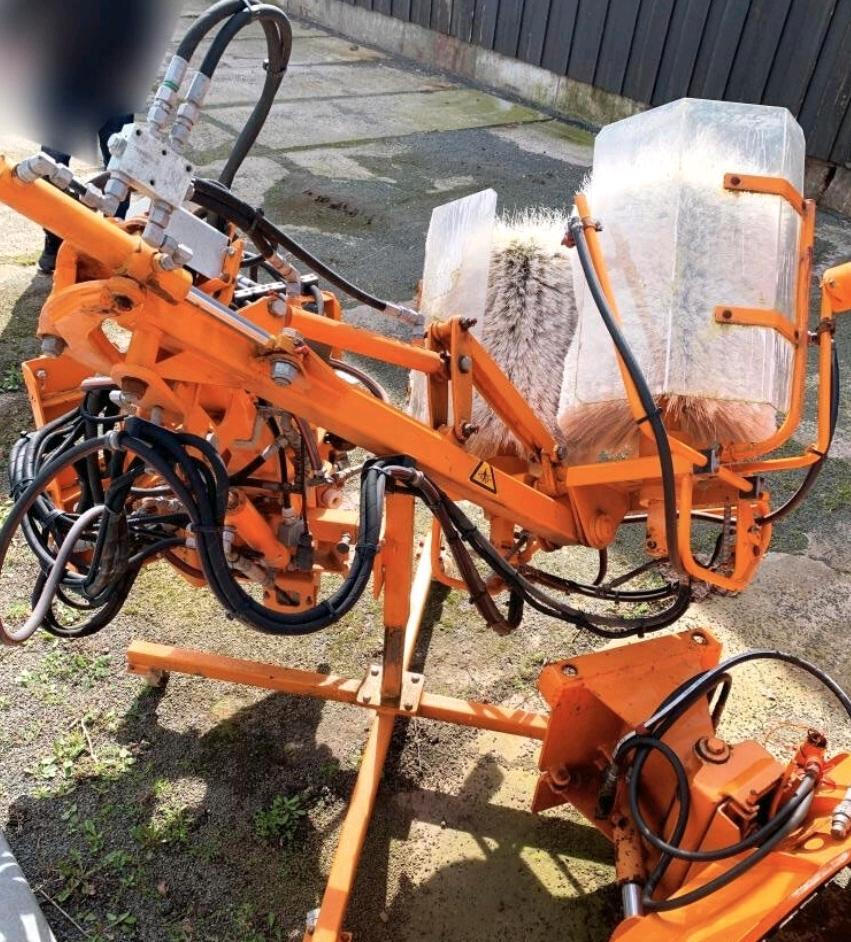 Schmidt RPS-H Leitpfostenwaschgerät für Unimog 405/10 405/12 U400 300 400 500 UGN UGE Mulag Mercedes-Benz 318 218 423 427 429 430 - Vassoura: foto 1 Schmidt RPS-H Leitpfostenwaschgerät für Unimog 405/10 405/12 U400 300 400 500 UGN UGE Mulag Mercedes-Benz 318 218 423 427 429 430 - Vassoura: foto 1