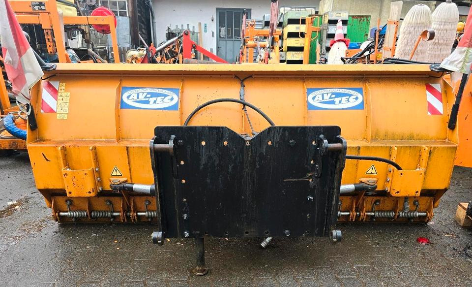 Schneepflug für Schaeff U. Yanmar Radlader Schneeschild Schneeschieber Schmidt Winterdienst - Lâmina limpa-neves: foto 3 Schneepflug für Schaeff U. Yanmar Radlader Schneeschild Schneeschieber Schmidt Winterdienst - Lâmina limpa-neves: foto 3