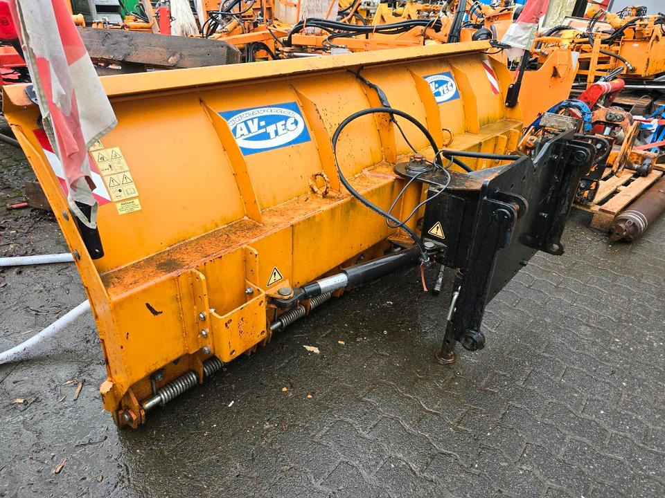 Schneepflug für Schaeff U. Yanmar Radlader Schneeschild Schneeschieber Schmidt Winterdienst - Lâmina limpa-neves: foto 1 Schneepflug für Schaeff U. Yanmar Radlader Schneeschild Schneeschieber Schmidt Winterdienst - Lâmina limpa-neves: foto 1