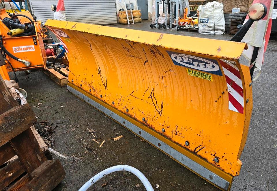 Schneepflug für Schaeff U. Yanmar Radlader Schneeschild Schneeschieber Schmidt Winterdienst - Lâmina limpa-neves: foto 4 Schneepflug für Schaeff U. Yanmar Radlader Schneeschild Schneeschieber Schmidt Winterdienst - Lâmina limpa-neves: foto 4
