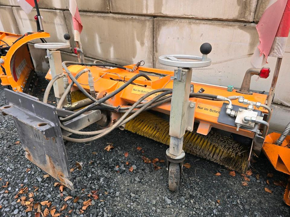 Sobernheimer FKM 1.8F Kehrmaschine für Multicar Straßenkehrmaschine Kehrbesen für Multicar Tremo Iseki Kubota - Vassoura: foto 2 Sobernheimer FKM 1.8F Kehrmaschine für Multicar Straßenkehrmaschine Kehrbesen für Multicar Tremo Iseki Kubota - Vassoura: foto 2