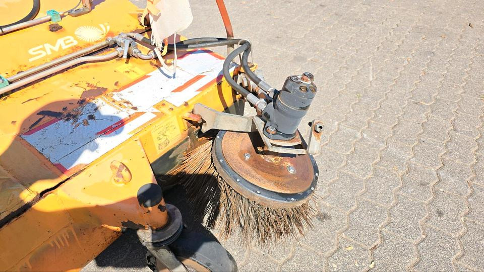 Sobernheimer FKM 2.0 Kehrmaschine Straßenkehrmaschine Frontkehrmaschine Kehrbesen für Radlader Unimog Traktor - Vassoura: foto 5 Sobernheimer FKM 2.0 Kehrmaschine Straßenkehrmaschine Frontkehrmaschine Kehrbesen für Radlader Unimog Traktor - Vassoura: foto 5