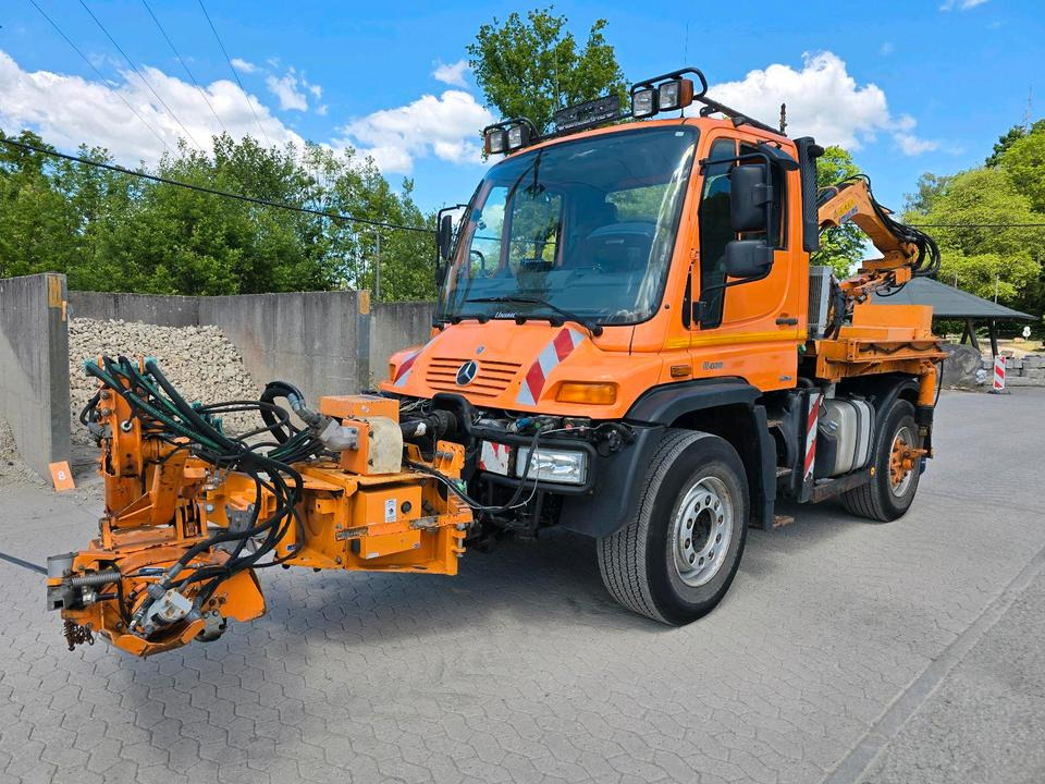 Unimog U400 405/12 6-Zylinder mit Mulag Böschungsmäher Böschungsmulcher Frontmäher Randstreifenmäher Mercedes-Benz U 400 300 500 - Veículo limpa-neves: foto 1 Unimog U400 405/12 6-Zylinder mit Mulag Böschungsmäher Böschungsmulcher Frontmäher Randstreifenmäher Mercedes-Benz U 400 300 500 - Veículo limpa-neves: foto 1
