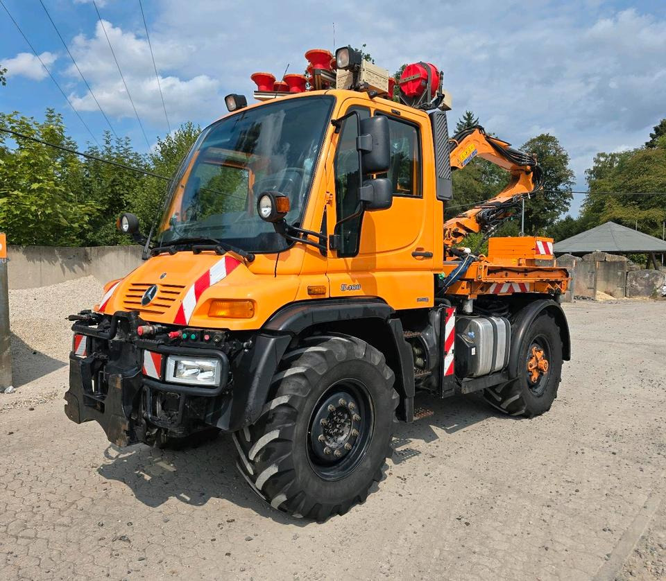 Unimog U400 6-Zylinder 2010 405/10 405/12 NKS-Z-UGN-43K Bluetec 5 Mercedes-Benz UGE UGN Mulag MHU 800 Mähausleger Böschungsmäher Böschungsmulcher Küpper-Weisser IMS Salzstreuer - Veículo limpa-neves: foto 1 Unimog U400 6-Zylinder 2010 405/10 405/12 NKS-Z-UGN-43K Bluetec 5 Mercedes-Benz UGE UGN Mulag MHU 800 Mähausleger Böschungsmäher Böschungsmulcher Küpper-Weisser IMS Salzstreuer - Veículo limpa-neves: foto 1