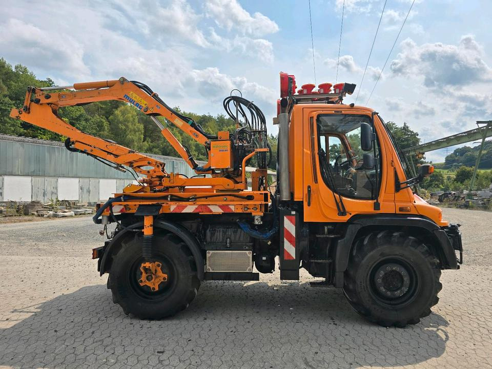 Unimog U400 6-Zylinder 2010 405/10 405/12 NKS-Z-UGN-43K Bluetec 5 Mercedes-Benz UGE UGN Mulag MHU 800 Mähausleger Böschungsmäher Böschungsmulcher Küpper-Weisser IMS Salzstreuer - Veículo limpa-neves: foto 3 Unimog U400 6-Zylinder 2010 405/10 405/12 NKS-Z-UGN-43K Bluetec 5 Mercedes-Benz UGE UGN Mulag MHU 800 Mähausleger Böschungsmäher Böschungsmulcher Küpper-Weisser IMS Salzstreuer - Veículo limpa-neves: foto 3
