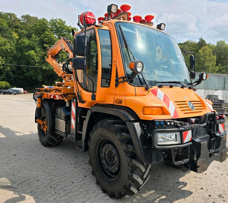 Unimog U400 6-Zylinder 2010 405/10 405/12 NKS-Z-UGN-43K Bluetec 5 Mercedes-Benz UGE UGN Mulag MHU 800 Mähausleger Böschungsmäher Böschungsmulcher Küpper-Weisser IMS Salzstreuer - Veículo limpa-neves: foto 2 Unimog U400 6-Zylinder 2010 405/10 405/12 NKS-Z-UGN-43K Bluetec 5 Mercedes-Benz UGE UGN Mulag MHU 800 Mähausleger Böschungsmäher Böschungsmulcher Küpper-Weisser IMS Salzstreuer - Veículo limpa-neves: foto 2
