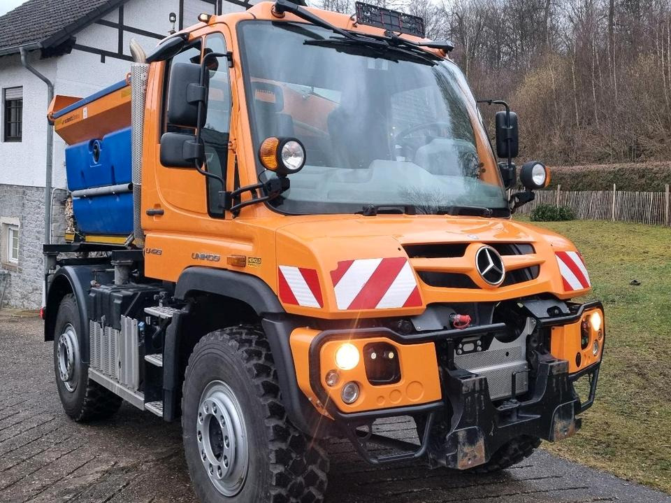 Zu vermieten Unimog 405 U423 Winterdienst Schmidt Salzstreuer 423 429 430 Mercedes Benz 318 527 Vermietung - Veículo limpa-neves: foto 1 Zu vermieten Unimog 405 U423 Winterdienst Schmidt Salzstreuer 423 429 430 Mercedes Benz 318 527 Vermietung - Veículo limpa-neves: foto 1