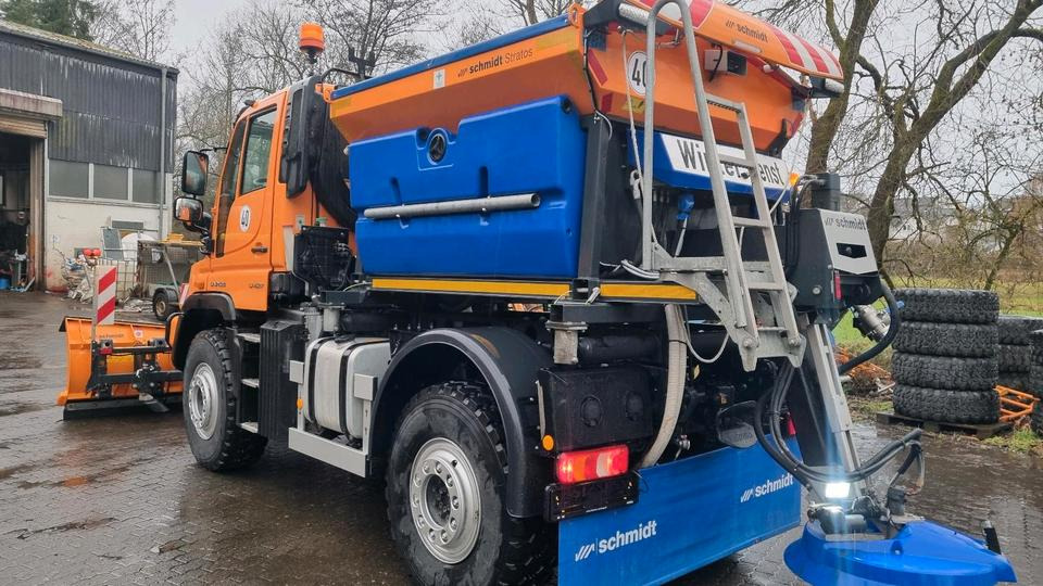 Zu vermieten Unimog 405 U427 Winterdienst Schmidt Salzstreuer 423 429 430 Mercedes Benz 318 527 Vermietung - Veículo limpa-neves: foto 2 Zu vermieten Unimog 405 U427 Winterdienst Schmidt Salzstreuer 423 429 430 Mercedes Benz 318 527 Vermietung - Veículo limpa-neves: foto 2