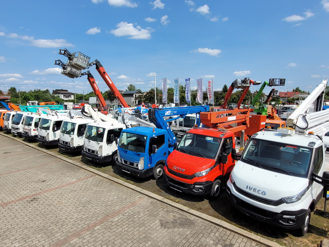 Iveco Daily 35S12 podnośnik koszowy 23 m CTE ZED 23.3 JH bucket truck boom lift - Caminhão com plataforma aérea: foto 2 Iveco Daily 35S12 podnośnik koszowy 23 m CTE ZED 23.3 JH bucket truck boom lift - Caminhão com plataforma aérea: foto 2