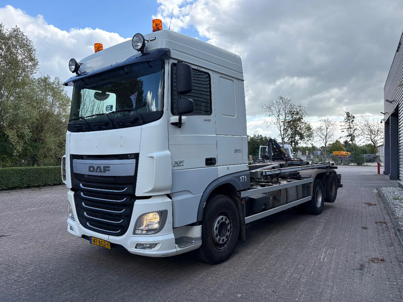 DAF XF 440 6x2 / VDL 21 TON / AFNET SYSTEEM / DUBBELLUCHT SLEPER / APK - TUV JUNI 2026 / - Camião polibenne: foto 2 DAF XF 440 6x2 / VDL 21 TON / AFNET SYSTEEM / DUBBELLUCHT SLEPER / APK - TUV JUNI 2026 / - Camião polibenne: foto 2