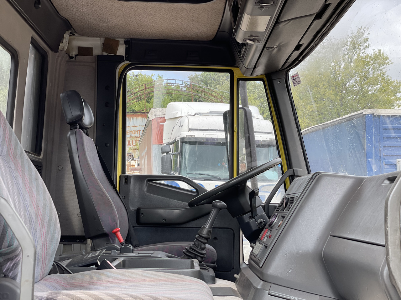 Camião basculante IVECO EUROCARGO: foto 11