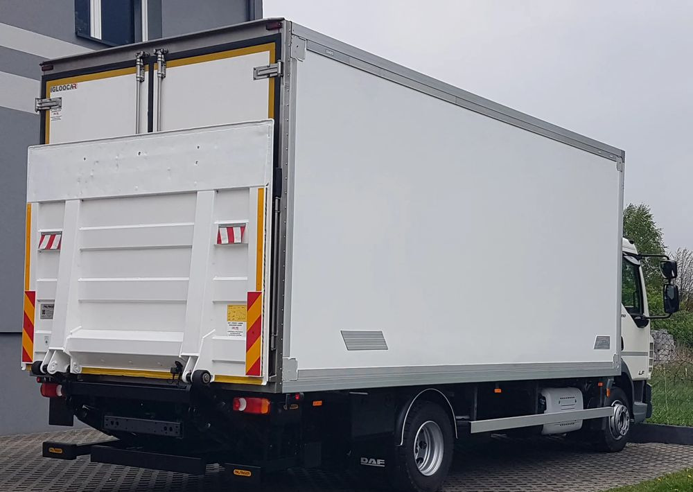 DAF 12T LF 210 WINDA CHŁODNIA 14EP 5,79x2,48x2,29 KLIMA AGREGAT - Camião frigorífico: foto 4 DAF 12T LF 210 WINDA CHŁODNIA 14EP 5,79x2,48x2,29 KLIMA AGREGAT - Camião frigorífico: foto 4