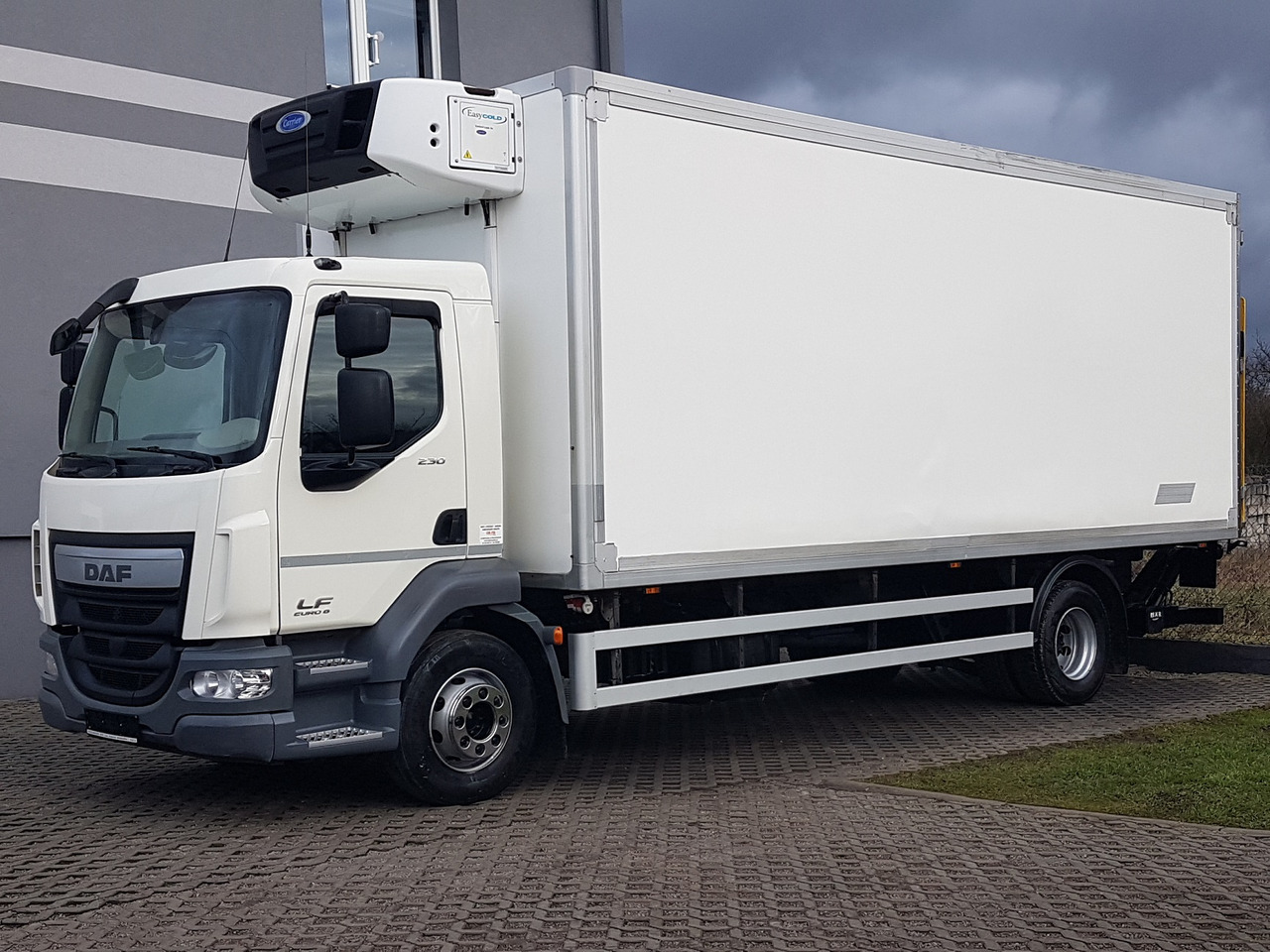 DAF LF230 16T WINDA CHŁODNIA 16EP 6,58x2,48x2,38 KLIMA IZOTERMA MROŹNIA - Camião frigorífico: foto 2 DAF LF230 16T WINDA CHŁODNIA 16EP 6,58x2,48x2,38 KLIMA IZOTERMA MROŹNIA - Camião frigorífico: foto 2