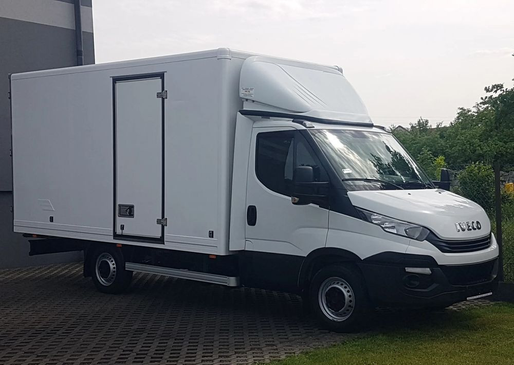Iveco DAILY 3,0 KLIMA 8EP KONTENER 4,22x2,10x2,11 AC KRAJOWY DMC 3500 KG 35-150 - Carrinha de contentor: foto 1 Iveco DAILY 3,0 KLIMA 8EP KONTENER 4,22x2,10x2,11 AC KRAJOWY DMC 3500 KG 35-150 - Carrinha de contentor: foto 1