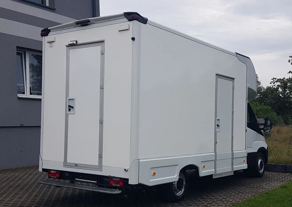 Iveco DAILY KONTENER NISKOPODŁOGOWY 4,31x2,24x2,42 FOODTRUCK SKLEP KAMPER KLIMA BAR KONIOWÓZ - Carrinha de contentor: foto 4 Iveco DAILY KONTENER NISKOPODŁOGOWY 4,31x2,24x2,42 FOODTRUCK SKLEP KAMPER KLIMA BAR KONIOWÓZ - Carrinha de contentor: foto 4
