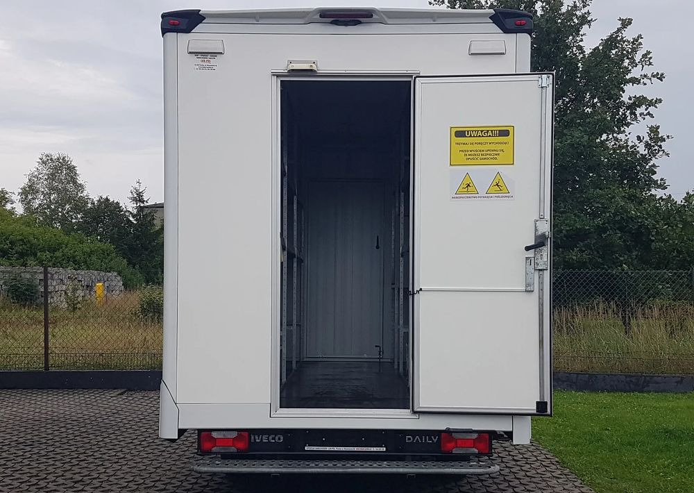 Iveco DAILY KONTENER NISKOPODŁOGOWY 4,31x2,24x2,42 FOODTRUCK SKLEP KAMPER KLIMA BAR KONIOWÓZ - Carrinha de contentor: foto 5 Iveco DAILY KONTENER NISKOPODŁOGOWY 4,31x2,24x2,42 FOODTRUCK SKLEP KAMPER KLIMA BAR KONIOWÓZ - Carrinha de contentor: foto 5
