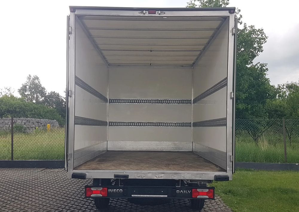 Iveco Daily 8EP KONTENER 4,14x2,21x2,20 KLIMA MANUAL KRAJOWY DMC 3500KG - Carrinha de contentor: foto 5 Iveco Daily 8EP KONTENER 4,14x2,21x2,20 KLIMA MANUAL KRAJOWY DMC 3500KG - Carrinha de contentor: foto 5