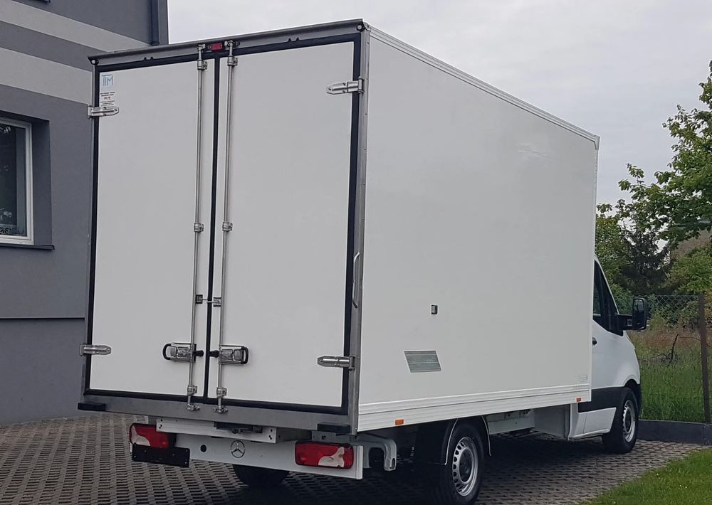Mercedes-Benz Sprinter KONTENER 8EP 4,12x2,15x2,30 KLIMA 314 CDI MANUAL KRAJOWY AC - Carrinha de contentor: foto 4 Mercedes-Benz Sprinter KONTENER 8EP 4,12x2,15x2,30 KLIMA 314 CDI MANUAL KRAJOWY AC - Carrinha de contentor: foto 4