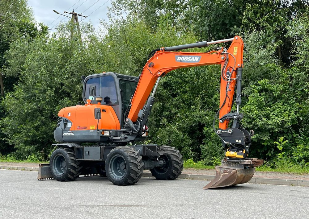 Doosan DOOSAN DX57W *ROTOTILT* 2200 Motogodzin JAK NOWA KOPARKA KOŁOWA STAN PERFEKCYJNY SPROWADZONA - Escavadeira de rodas: foto 2 Doosan DOOSAN DX57W *ROTOTILT* 2200 Motogodzin JAK NOWA KOPARKA KOŁOWA STAN PERFEKCYJNY SPROWADZONA - Escavadeira de rodas: foto 2
