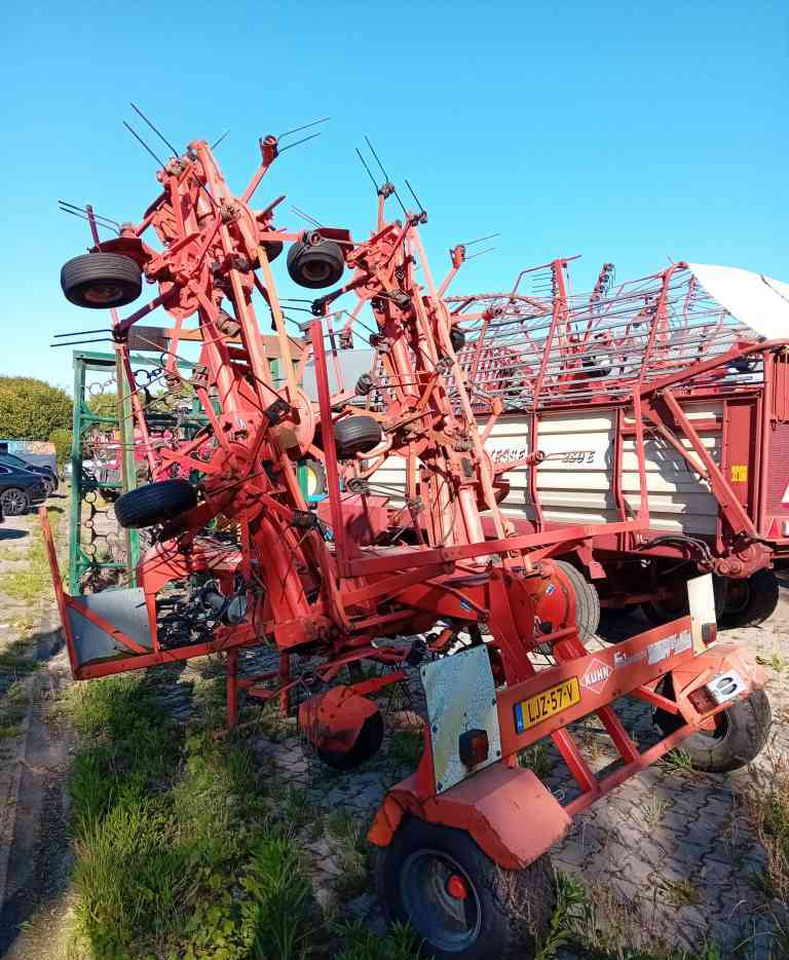 Kuhn GF10601TO schudder, weidebouwmachines - Ancinho enleirador: foto 2 Kuhn GF10601TO schudder, weidebouwmachines - Ancinho enleirador: foto 2